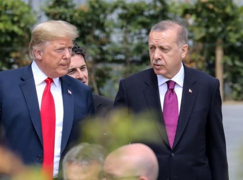 Bloomberg: Οι ΗΠΑ ετοιμάζουν κυρώσεις στην τουρκική αμυντική βιομηχανία για τους S-400