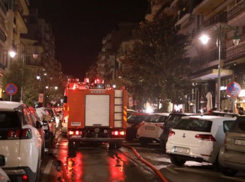 Αναστάτωση από πυρκαγιά σε πολυκατοικία της Καλλιθέας