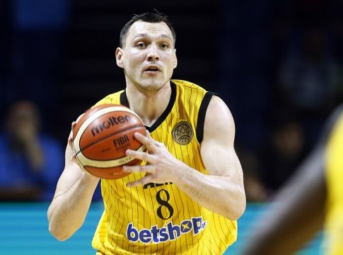 Ματσιούλις: «Αμφιβάλλω αν θα υποβιβαστεί ο Ολυμπιακός (pic)