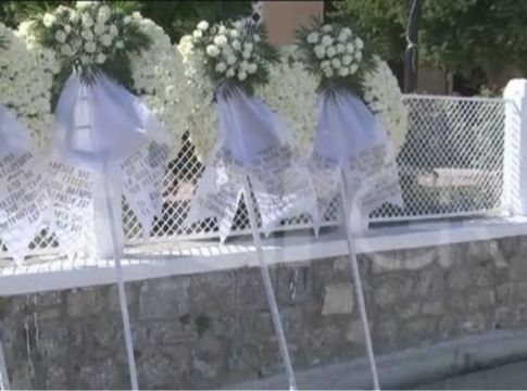 Τροχαίο στη Φθιώτιδα: Ράγισαν καρδιές στην κηδεία του Γιώργου και της Σόνιας