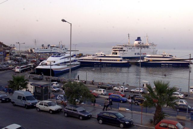 Μηχανική βλάβη σε καταμαράν με 317 επιβάτες – Επέστρεψε στο λιμάνι της Ραφήνας