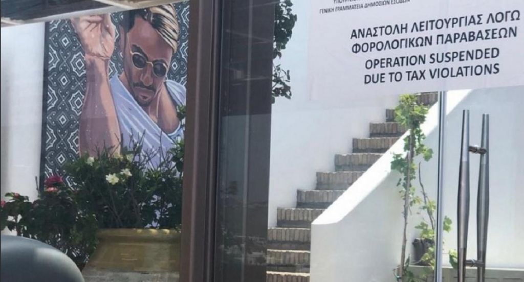 Όταν ο Salt Bae έχει… αναδουλειές στη Μύκονο, όλα του φταίνε