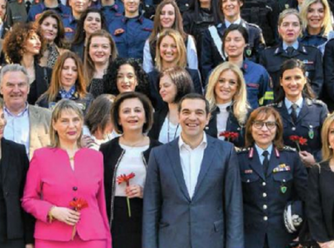 Ντροπή δίχως όριο: Ο Τσίπρας εξώφυλλο και στο περιοδικό της Πυροσβεστικής, λίγους μήνες μετά το Μάτι