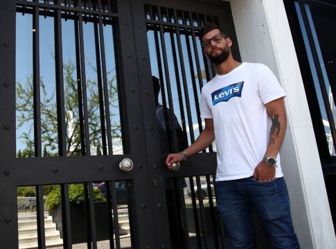 Στα γραφεία της ΑΕΚ ο Σιμάο (pics)