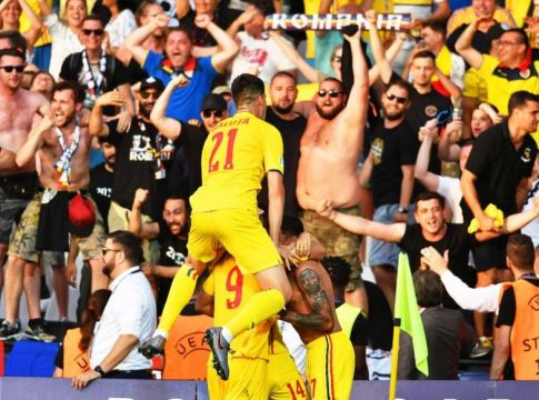 Με φόντο τον τελικό