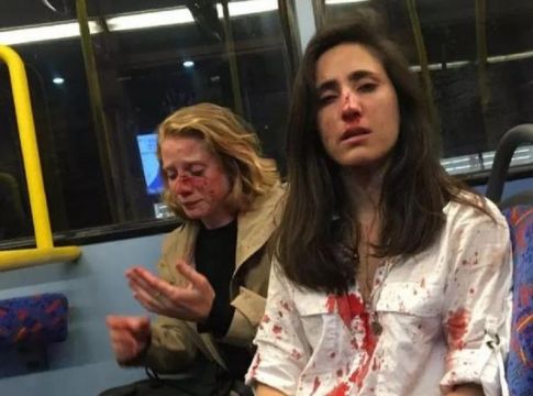 Άγριος ξυλοδαρμός γυναικών στο Λονδίνο: Τις έδειραν γιατί αρνήθηκαν να φιληθούν μπροστά τους