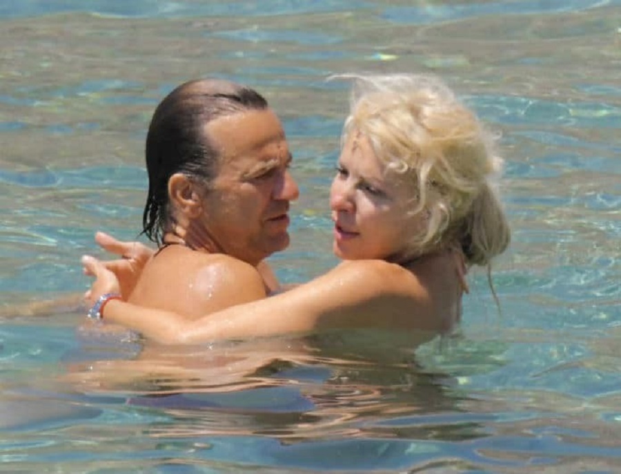 Ελένη Μενεγάκη – Ματέο Παντζόπουλος: Τα παθιασμένα φιλιά του ζευγαριού μπροστά σε όλη την παραλία! Ασυγκράτητοι…
