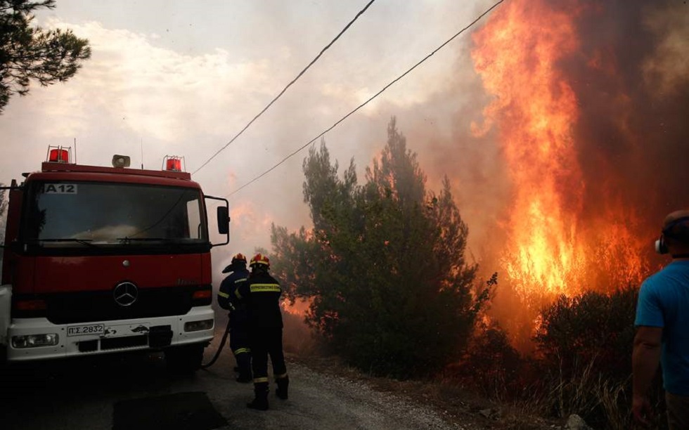 Συναγερμός στην Πυροσβεστική – Φωτιά στα Σπάτα