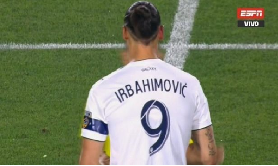 Ο Ιμπραΐμοβιτς άλλαξε το… όνομά του και πέτυχε δυο γκολ!