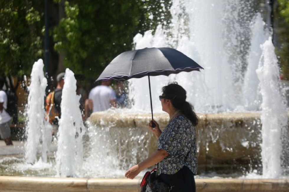 Σαρώνει το κύμα καύσωνα μέχρι το τέλος του μήνα – Πού «χτυπάει» 40άρια