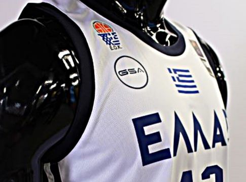 Με… άρωμα ’87, οι νέες φανέλες της Εθνικής είναι το κάτι άλλο (pics)