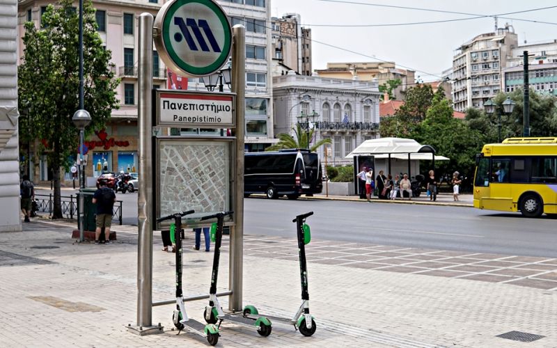 Οι αλλαγές στα ηλεκτρικά πατίνια: Ταχύτητα, κράνη και ηλικία οδηγού