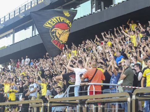 Στην ουρά για τα διαρκείας οι οπαδοί του Άρη