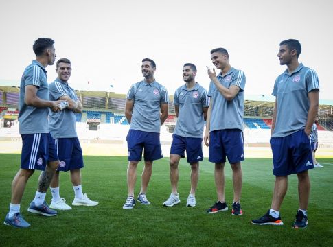 Η προθέρμανση του Ολυμπιακού στην Doosan Arena (vid)