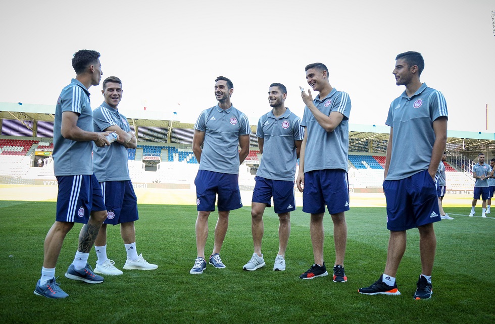 Η προθέρμανση του Ολυμπιακού στην Doosan Arena (vid)