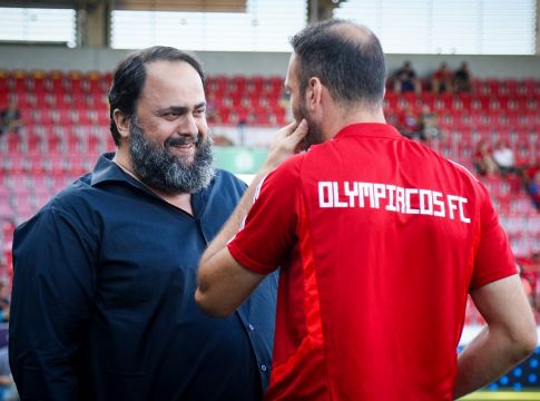 Ολυμπιακός: Δίπλα στην ομάδα ο Βαγγέλης Μαρινάκης (pics)