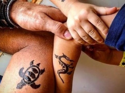 Ποιος ηθοποιός έκανε τατουάζ μαζί με τα παιδιά του; (pics)