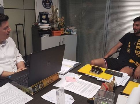 Γκίκας: «Η ΑΕΚ είναι αναγκασμένη να ζει υπό πίεση»