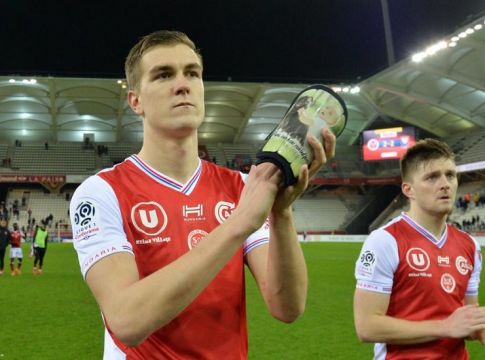 «Μια ανάσα από την Άστον Βίλα ο Ένχελς»