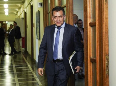 Τι είπε ο Βρούτσης για το ενδεχόμενο μειώσεων στους μισθούς των εργαζομένων