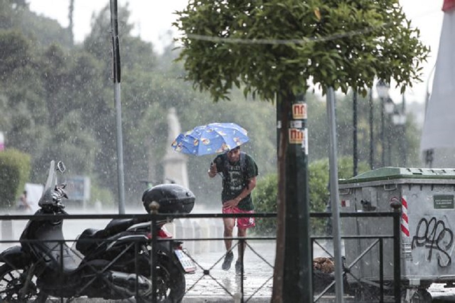 Έρχονται βροχές και καταιγίδες την Κυριακή – Επιδείνωση του καιρού από το βράδυ του Σαββάτου