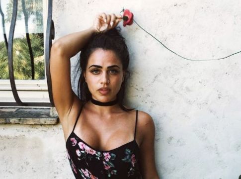 Η Κόνι Μεταξά φωτογραφίζεται για το Playboy και αναστατώνει (vid)