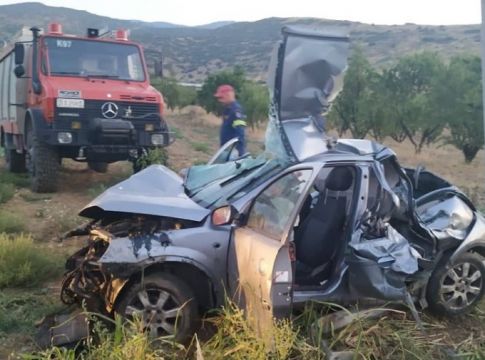 Λάρισα: Σοκαριστικές φωτογραφίες από το τροχαίο με τους δύο νεκρούς