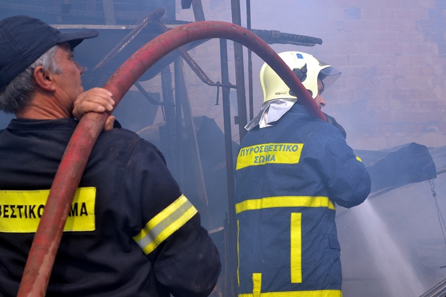 Μεγάλη φωτιά στη Φυλή – Συναγερμός στην Πυροσβεστική