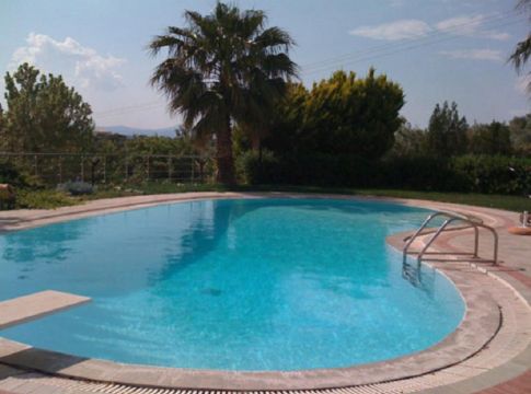 Κορονοϊός και βουτιές στην πισίνα: Όλα όσα πρέπει να προσέχουμε