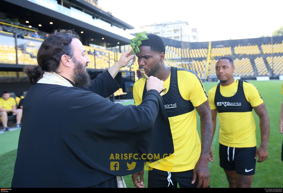 Αρης: Αγιασμός πριν την προπόνηση (pics)