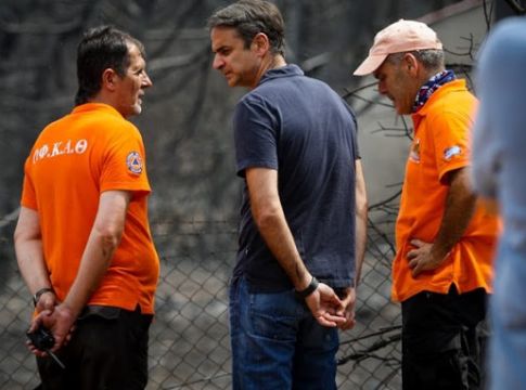 Στο Μάτι για το μνημόσυνο των 102 θυμάτων ο Μητσοτάκης –Μετά την εξαγγελία μέτρων