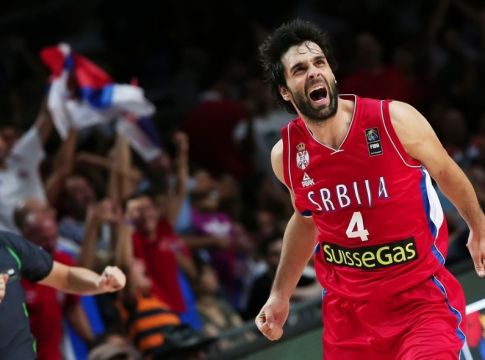Και ο Ερυθρός Αστέρας στο κόλπο για τον Τεόντοσιτς