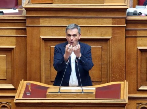 Τσακαλώτος για το μπάχαλο στις φυλακές: «Κινηματογράφο δεν βλέπετε»;