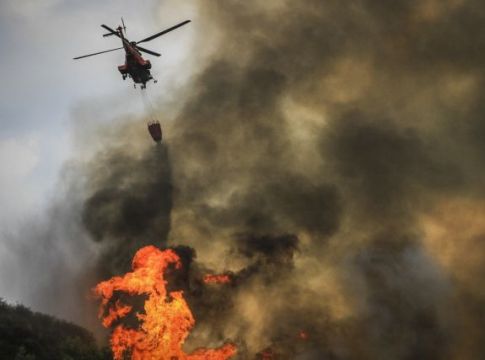 Συναγερμός στην Πυροσβεστική – Μεγάλη φωτιά στο Μαραθώνα
