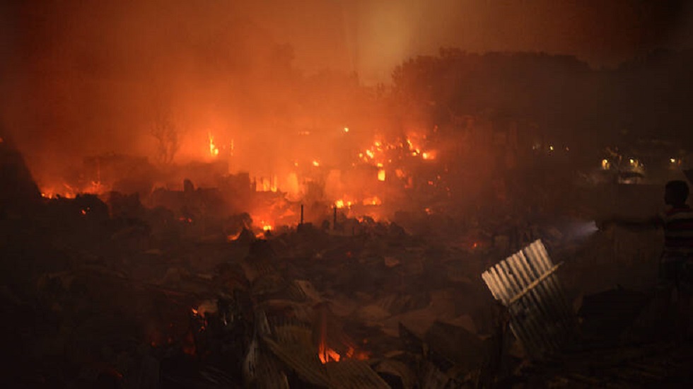Ασύλληπτη καταστροφή στο Μπαγκλαντές: Πυρκαγιά άφησε άστεγους 10.000 ανθρώπους