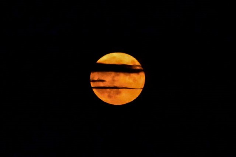 Πανσέληνος Αυγούστου: Μαγευτικές φωτογραφίες με το ολόγιομο φεγγάρι