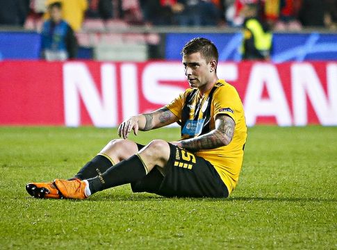 «Τρέχει» για στόπερ η ΑΕΚ μετά το… διαζύγιο με Τσόσιτς