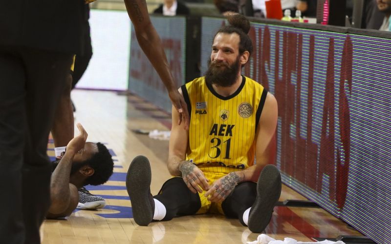 Γιαννόπουλος σε Ρογκαβόπουλο: «Όχι, δεν σου δίνω το ηχείο να ακούσεις Sin Boy» (pic)