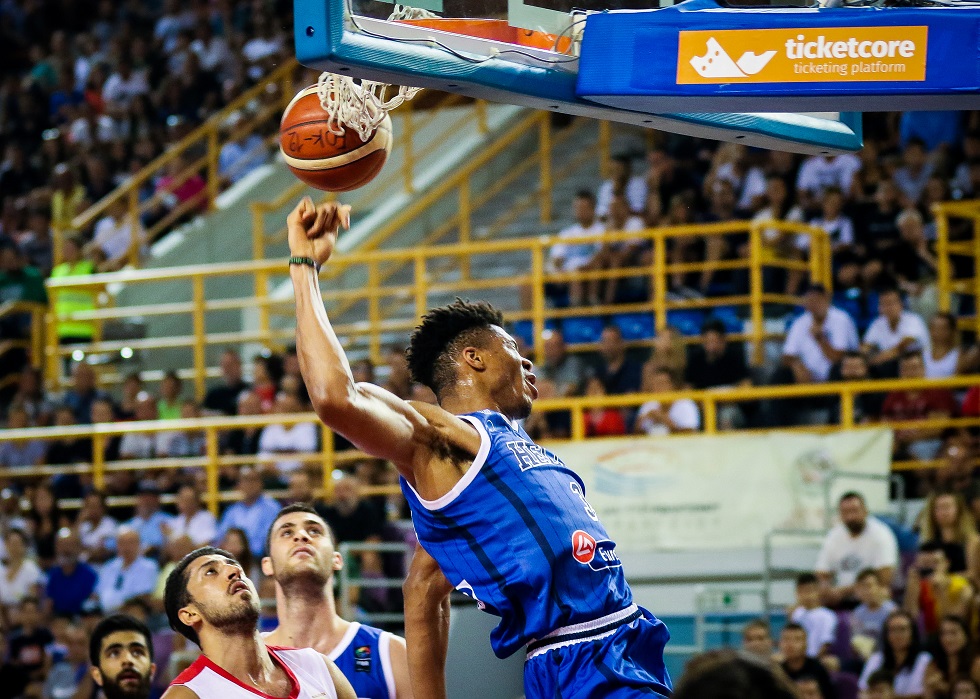Νέο τρομερό κάρφωμα από τον Giannis! (vid) | to10.gr Νέο τρομερό κάρφωμα από τον Giannis! (vid) | to10.gr