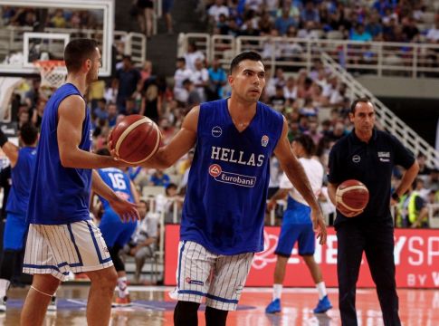 Ελλάδα – Ιταλία: Αγωνία για Σλούκα, αποχώρησε τραυματίας