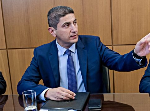 Καταδίκη κάθε μορφής βίας από τον Αυγενάκη
