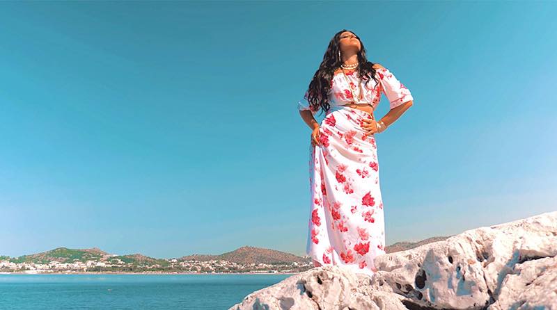 “Contigo”: Η latin popτραγουδίστρια Angelina μας παρουσιάζει το νέο της single