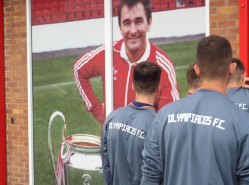 Η Κ19 του Ολυμπιακού στο ιστορικό City Ground (vid)