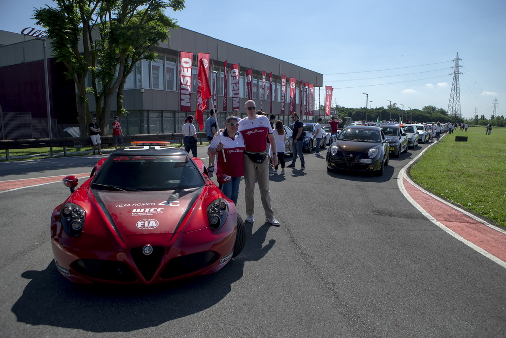 Οι Alfisti ευχήθηκαν στην Alfa Romeo