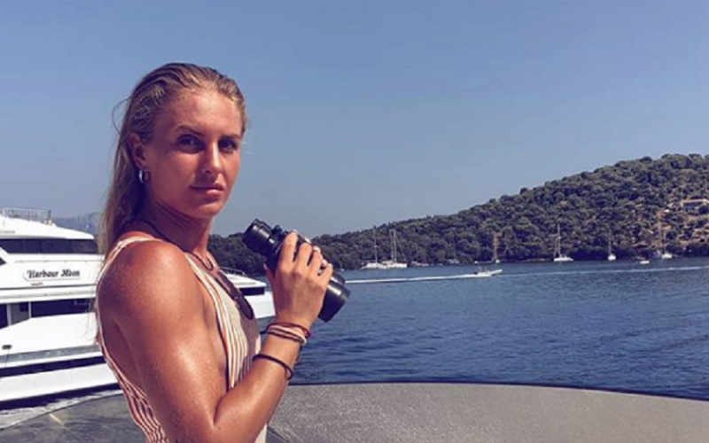 Κατερίνα Δαλάκα : Το αγαλματένιο κορμί και το… χούφτωμα!