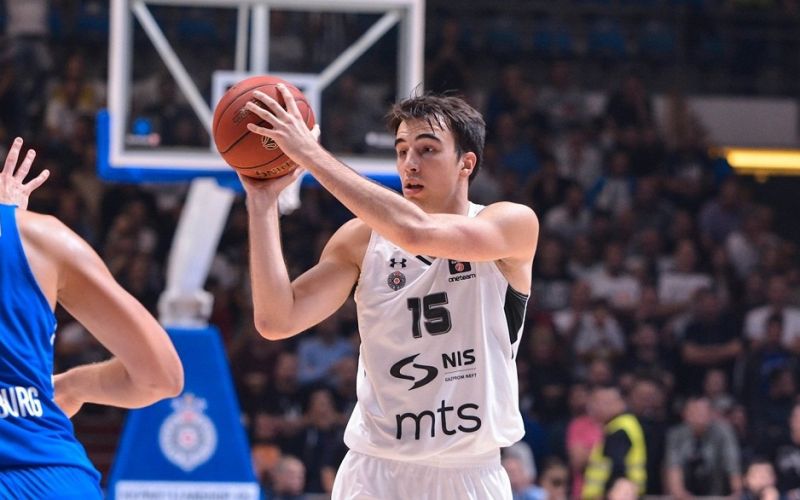 Το Kentucky πάει να «αρπάξει» τον Πετσάρσκι από τον Άρη