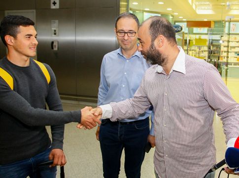 Εφτασε στην Αθήνα ο Μάξι Λοβέρα: «Ηρθα στη μεγαλύτερη ομάδα της Ελλάδας» (pics)