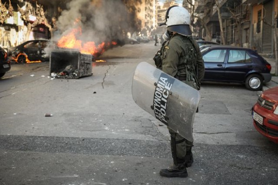 Ενταση στα Εξάρχεια: Μολότοφ και πέτρες κατά αστυνομικών