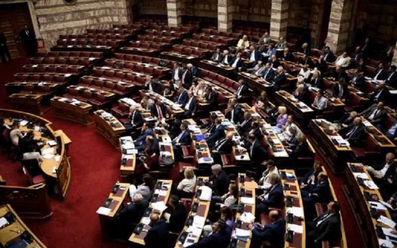 Υπερψηφίστηκε από ΝΔ και Ελληνική Λύση η κατάργηση του ασύλου – «Παρών» το ΚΙΝΑΛ