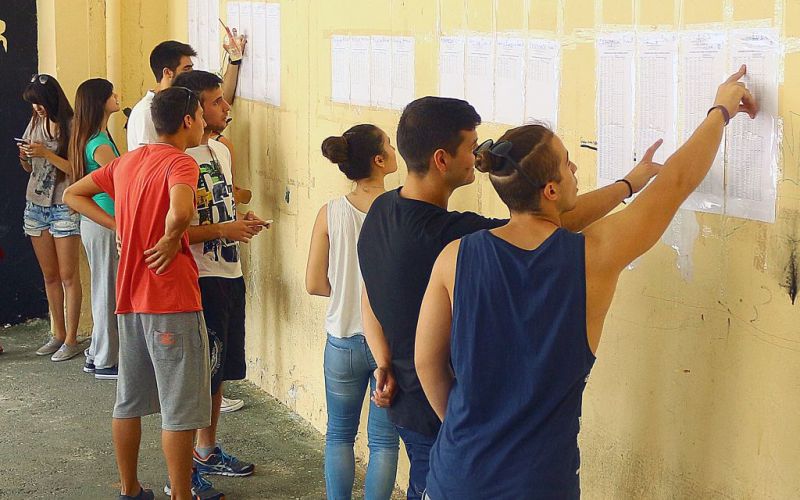 Βάσεις στα ΑΕΙ: Πόσο πέφτουν σε Νομικές και Ιατρικές σχολές